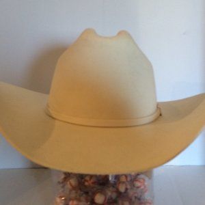 New Resistol Cowboy Hat Size 7 Cream Color